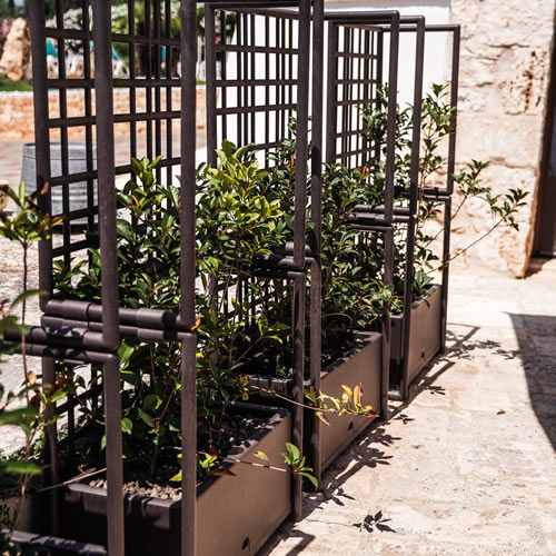 arredamento trullo sipario nardi fioriera