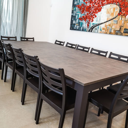 tavoli e e sedie per arredo villa