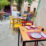 Arredamento vineria top tavolo legno