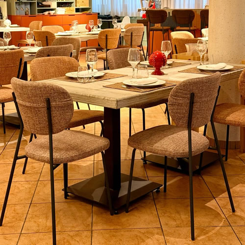 Sedie Ristorante Carovigno, le sedie fornite al ristorante Il Cantinone Coppula Rossa di Carovigno in provincia di Brindisi