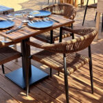 piano legno di teak per ristorante witha a Ostuni sulla spiaggia